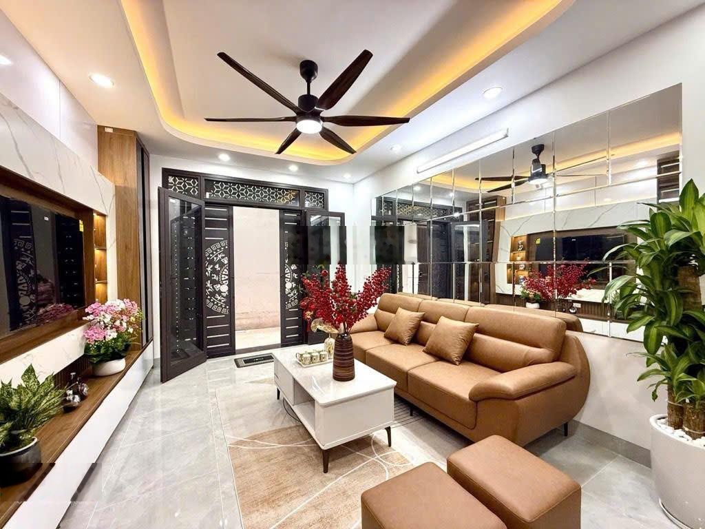 Hàng hiếm tại Định Công Thượng, 8 tỷ VND, 35 m2, 3PN + 4WC, 5 tầng