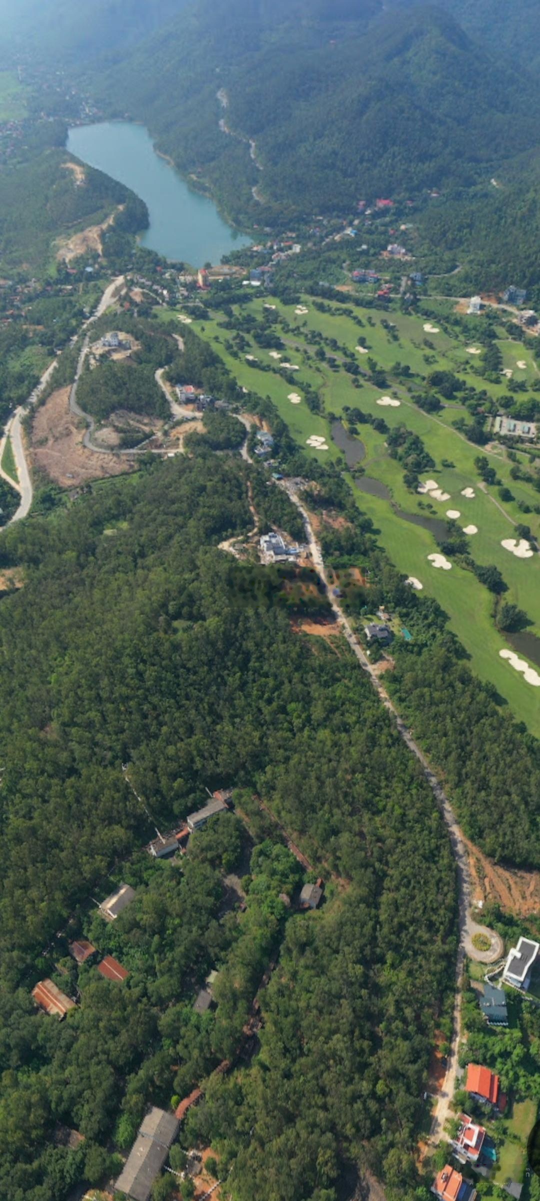 Bán căn Vila khu nghỉ dưỡng sân Golf Tam Đảo, Vĩnh Phúc, full đồ đầy đủ sân vườn bể bơi, 0985893282