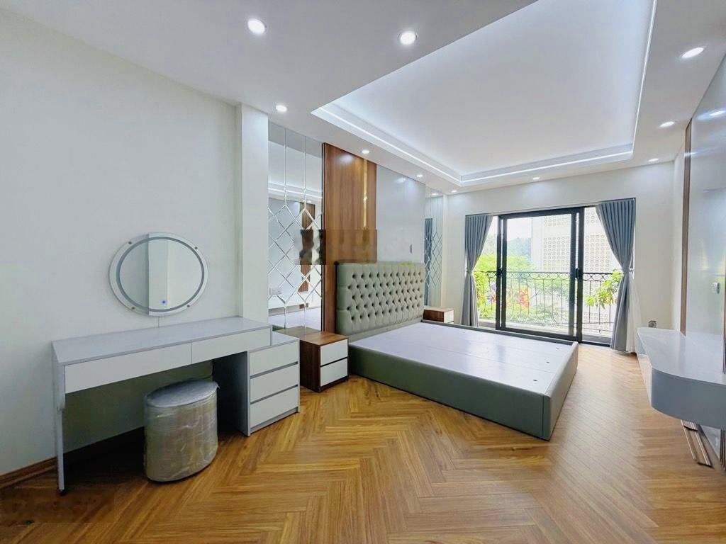 Bán nhà p.dương văn bé q.hbt-nhà đẹp-thang máy-vài bước ra hồ- lô tô đỗ cửa 45m2-6 tầng- 16tỷ nhỉnh