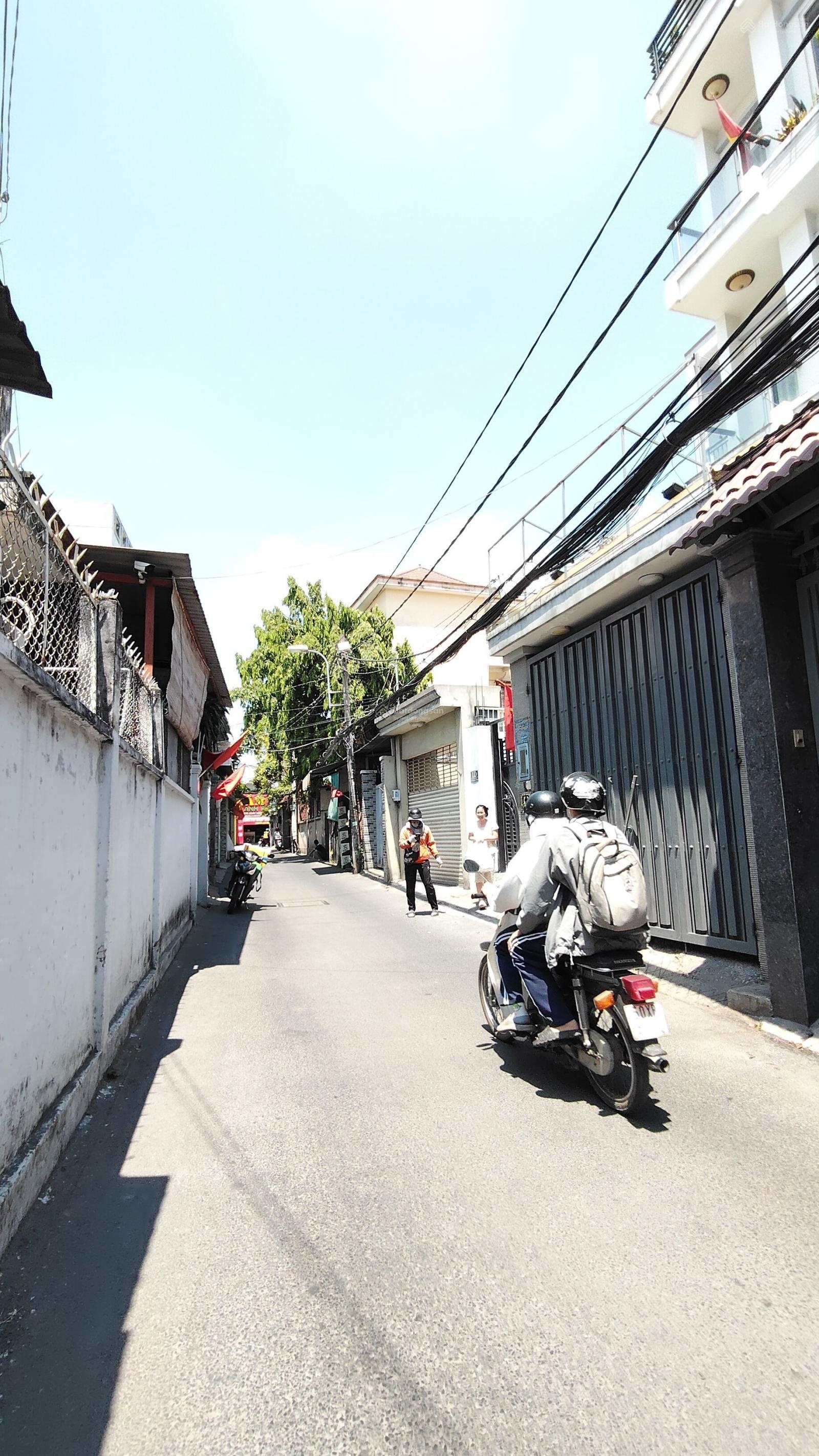Bán nhà đường Tô Ngọc Vân, Tam Bình, Thủ Đức, 218m2 full thổ, không lỗi, hẻm xe hơi chỉ 43tr/m2