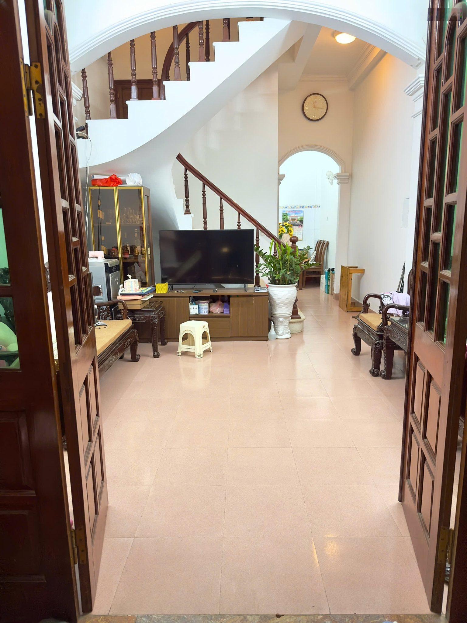 Nhà ngã tư sở 50m2, 5 tầng, gara ô tô, 13 tỷ