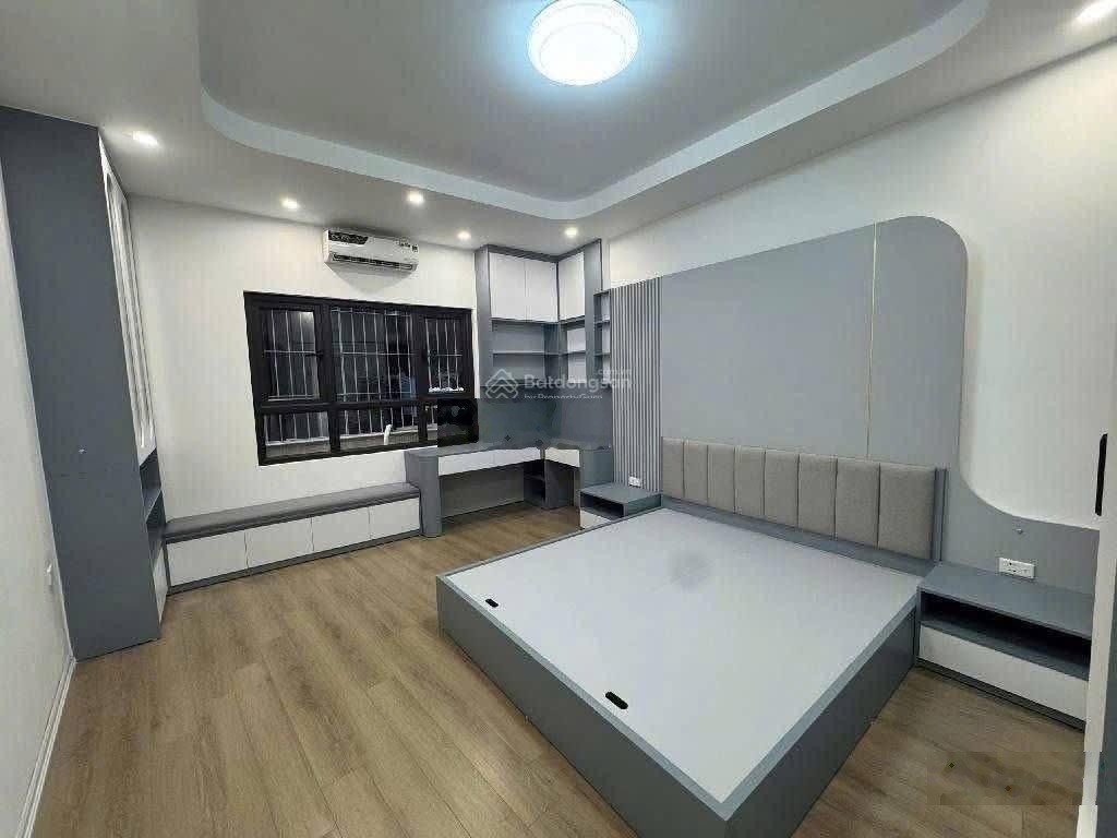 Giảm mạnh! Phố Tôn Đức Thắng, lô góc 2 thoáng, ngõ vf3 tránh xe máy, gần phố oto tránh, 40 m2*5T