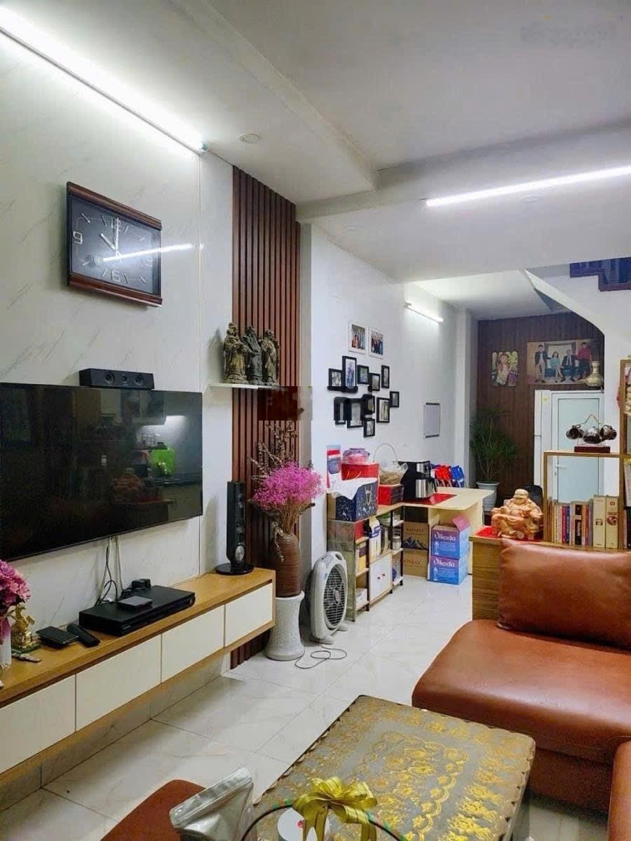 Cần bán gấp nhà đẹp dân xây 5 tầng ngõ nông gần phố ô tô gần tiện ích đầy đủ