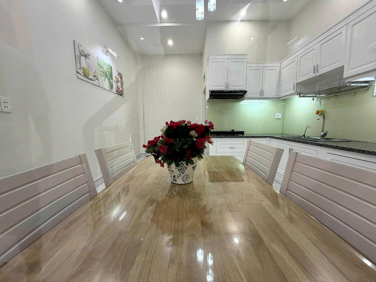 7,6 tỷ, BÌNH TRƯNG TÂY, Q2 Nhà 4 TẦNG, ĐƯỜNG Ô TÔ TRÁNH, 3 PN, 4 WC, sổ đẹp hoàn công chuẩn