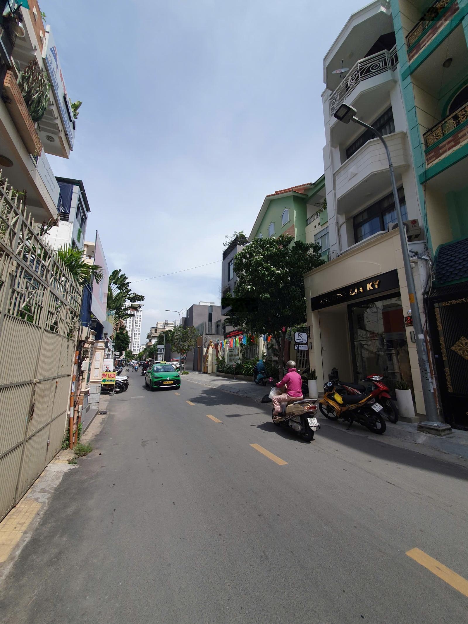 5,5 x 20m, nhà 2 mặt tiền trước - sau, 5 tầng + thang máy, Nguyễn Đình Khơi (giá 23 tỷ)