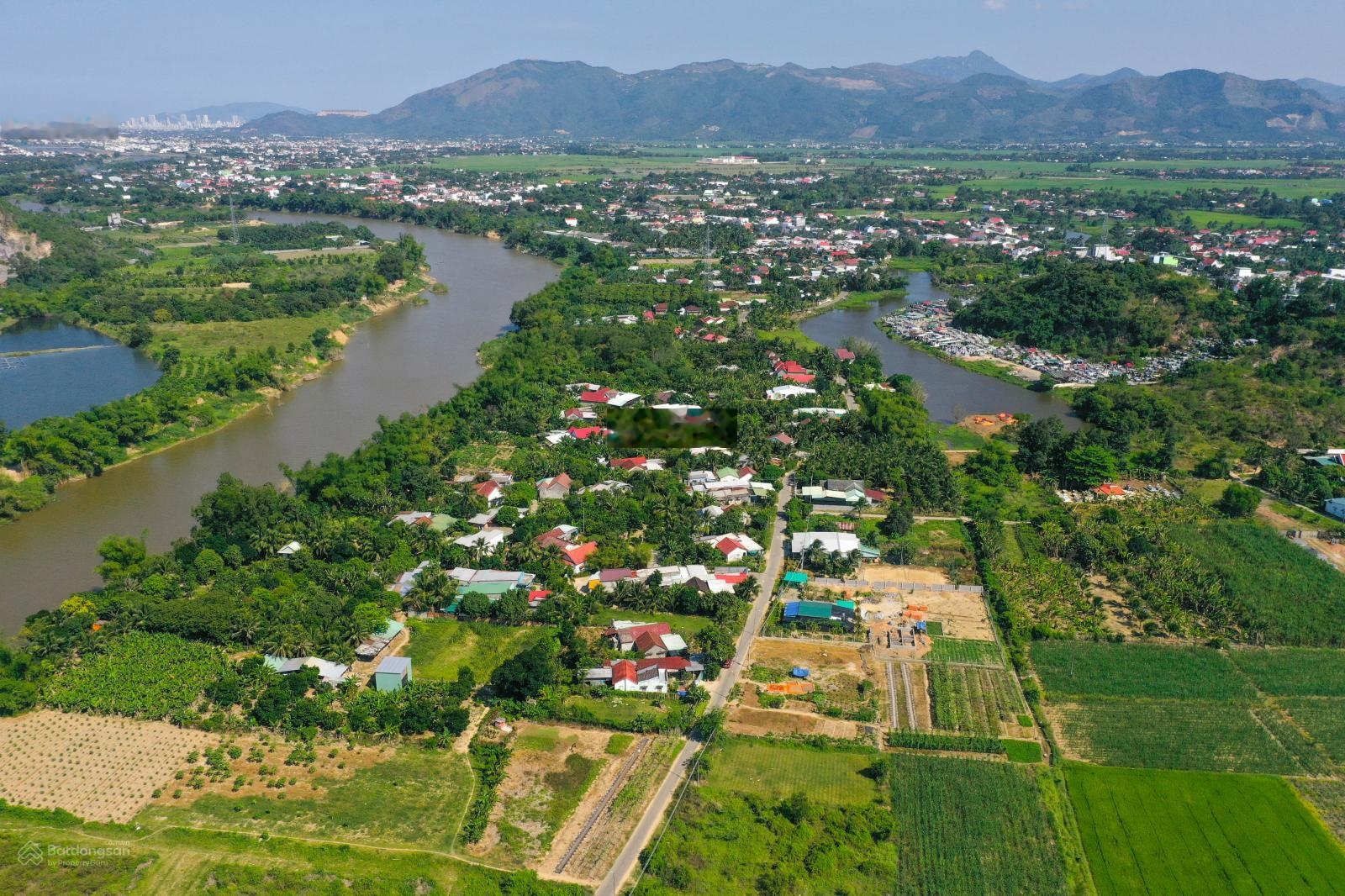 Hơn 1 tỷ sở hữu đất đường 20m sổ sẵn, giá tốt hiếm có