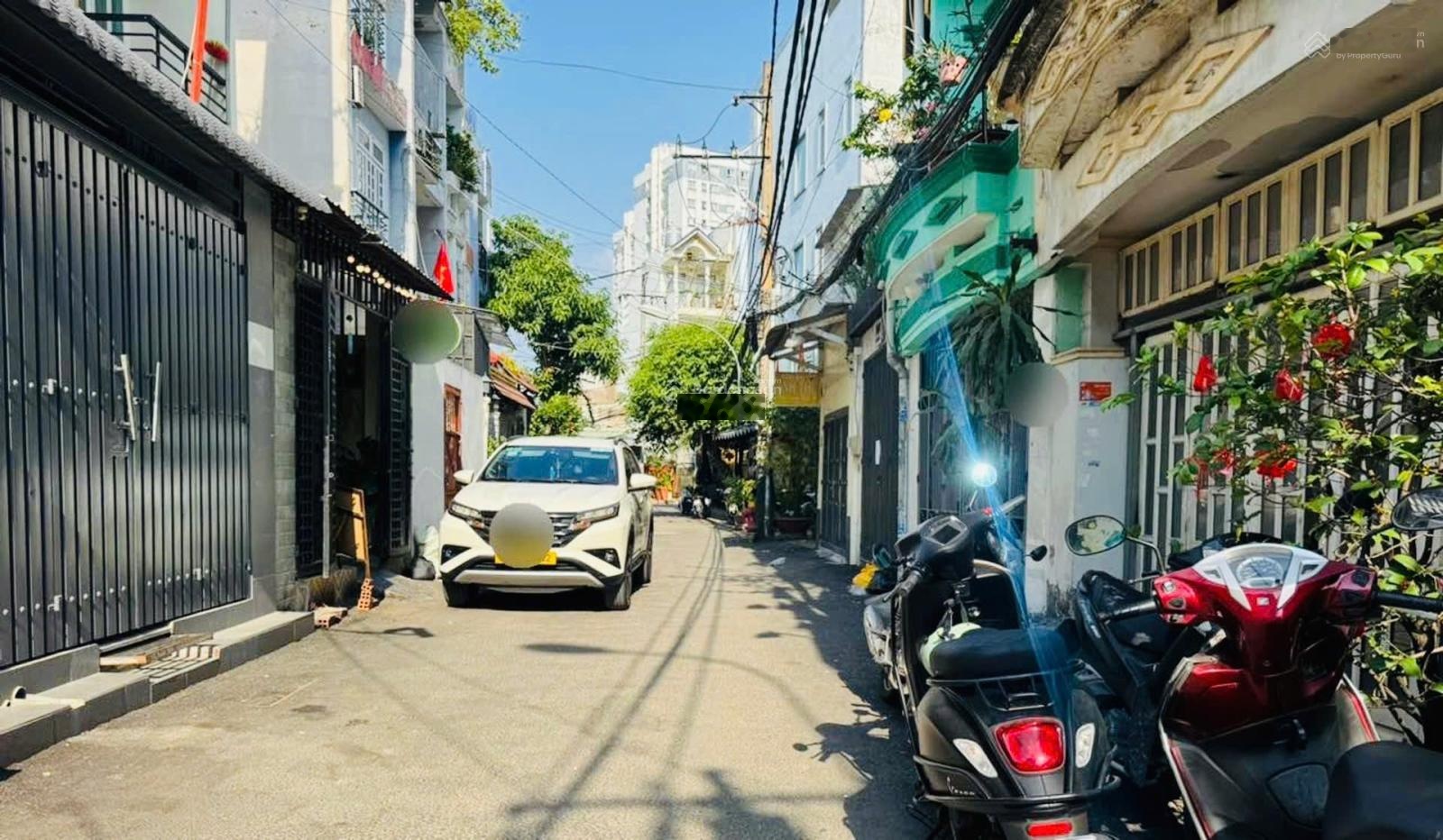 Nhà mới đẹp ngay ngã tư Phú Nhuận, hẻm ô tô, full nội thất