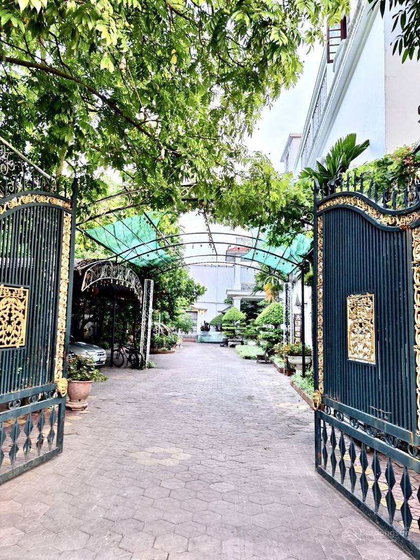 Cho thuê 1300m2 mặt bằng mặt tiền lớn, nằm giữa Điện Máy Xanh và Tiêm chủng VNVC