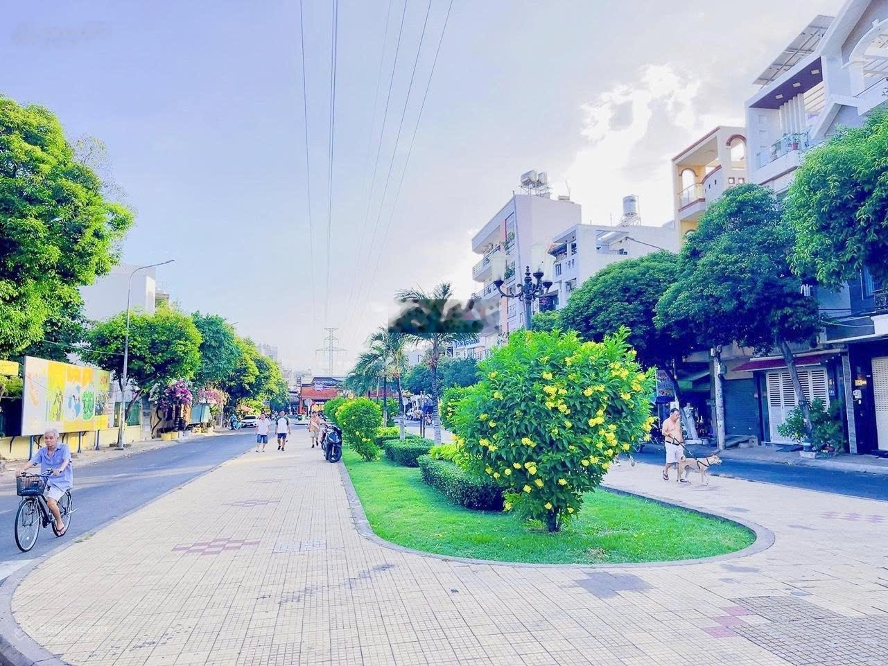Nhà 2 MT trước sau - Khu Tân Sơn Nhì - 4m x 18m - Đúc 1 lầu mới, ở ngay được. Giá tốt: 9.8 Tỷ TL