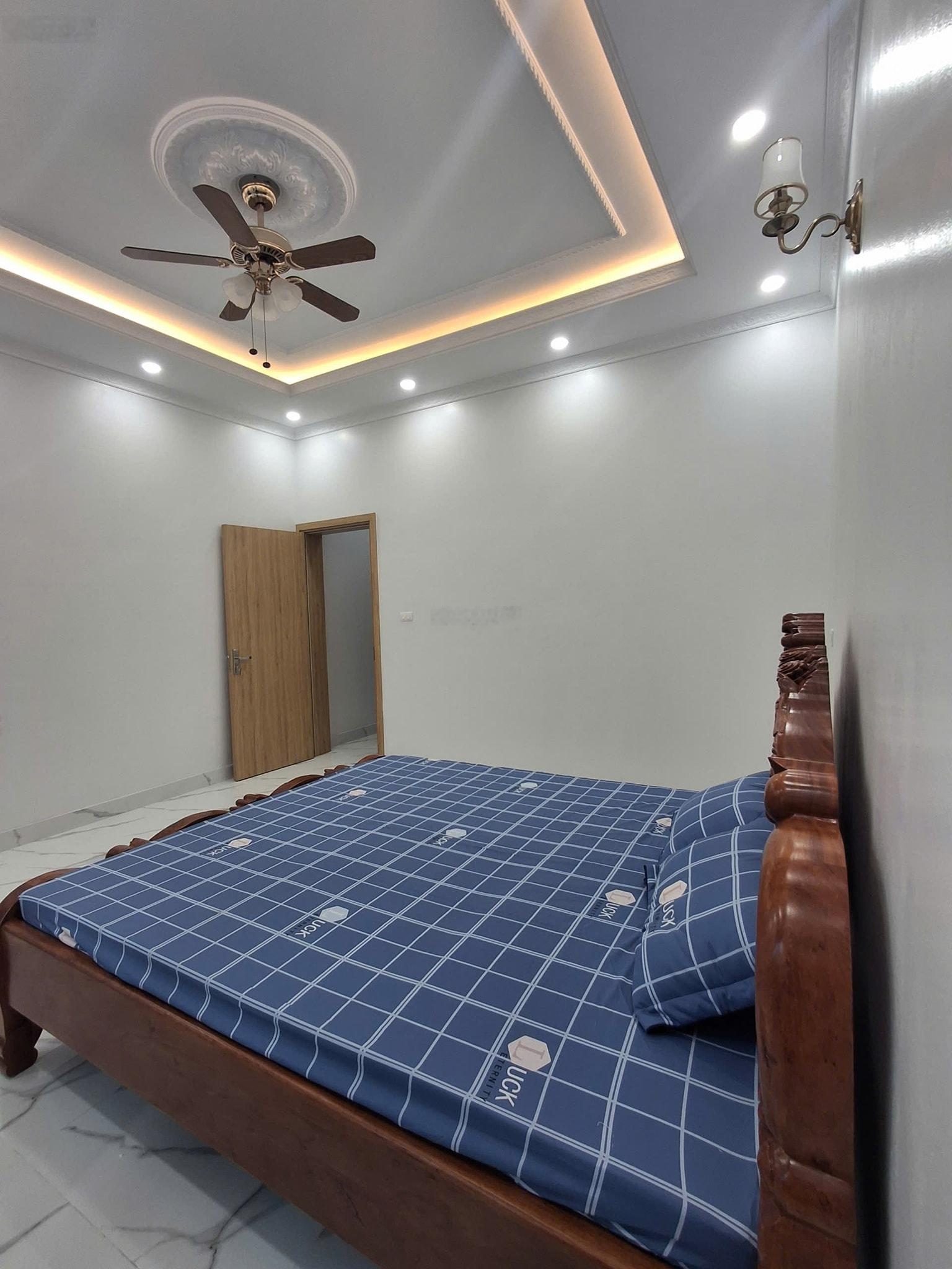 Bán nhà gần hồ Chu Huy Mân 105m², 4 tầng, 2 mặt thoáng giá 12.3 tỷ