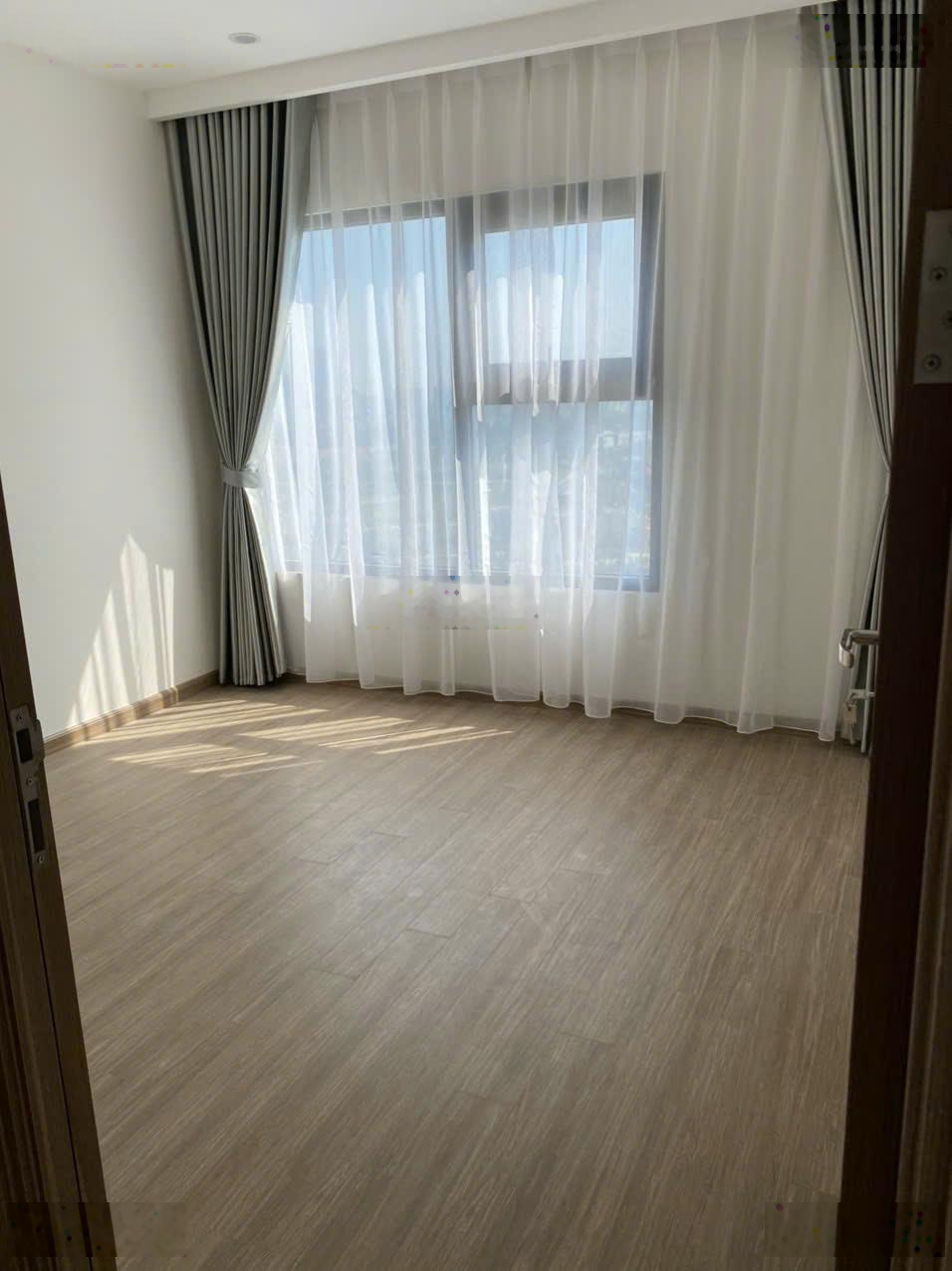 Siêu hot - Cho thuê căn hộ Sun Square - Mỹ Đình 95m2 3PN đồ cơ bản giá chỉ 15tr/th lh 0971759998