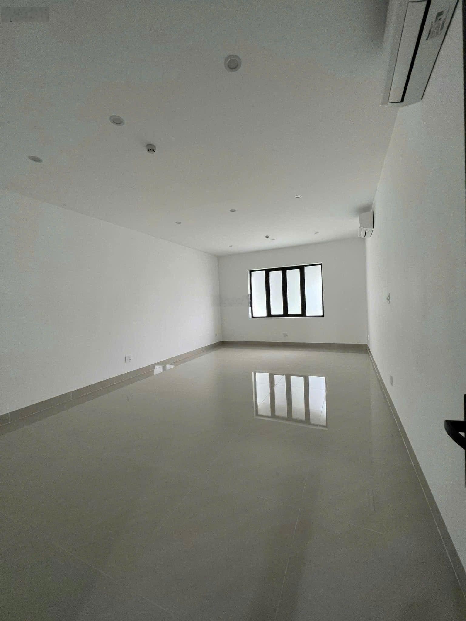 Cho thuê nhà 4 tầng đường : cách mạng tháng 8 - 6 phòng - thang máy - pccc