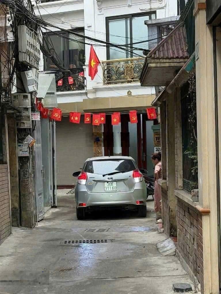 Bán nhà Hoàng Quốc Việt 40m2*6T thang máy, nhà mới ở ngay, full nội thất, cách ô tô 40m, 11.5 tỷ