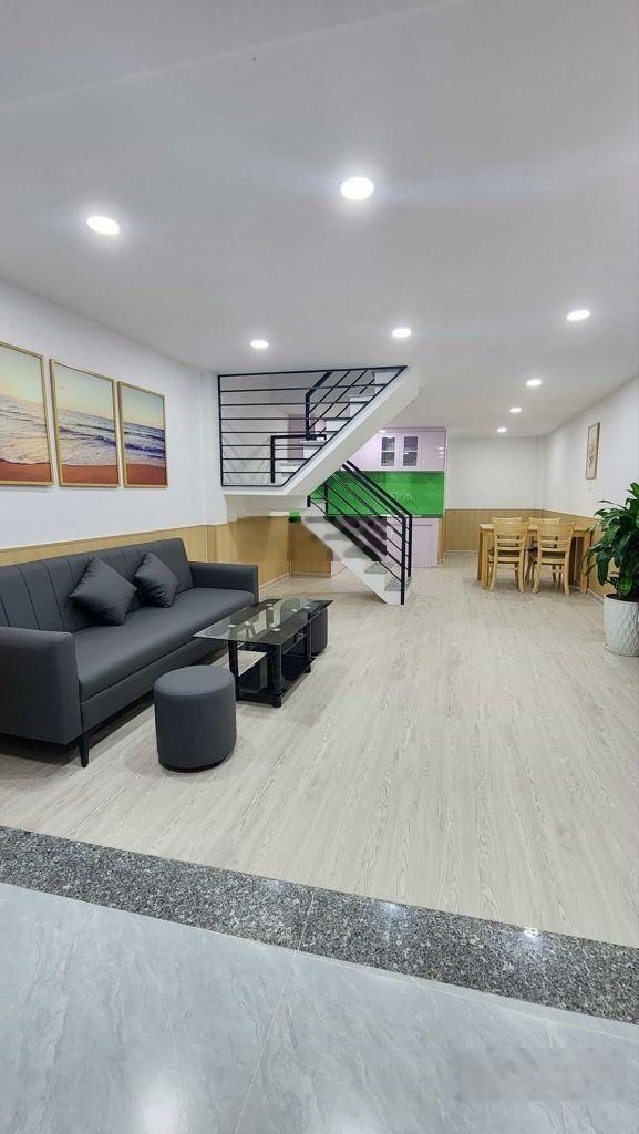 Chiến Lược hơn 4tỷ gần mặt tiền 2tầng 40m2 hẻm thông mới đẹp vào ở ngay