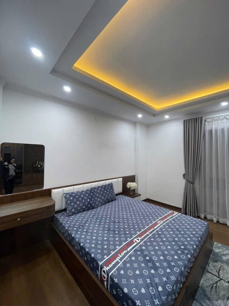 (giảm 500tr ), 22 tỷ , 60m2 , mt 5m , trần quốc hoàn , kd ,vp/cty , cách 50m ra phố