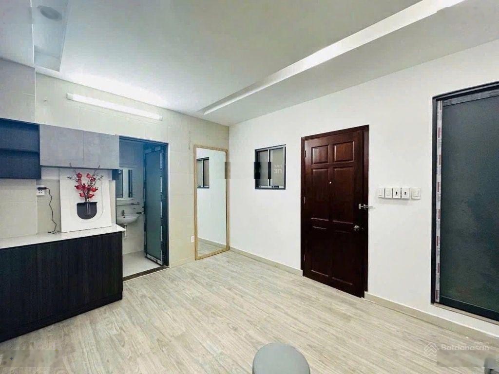 Siêu phẩm - mặt tiền Núi Thành - tòa nhà văn phòng 5 tầng - ngay Etown Cộng Hòa - ngang 8m