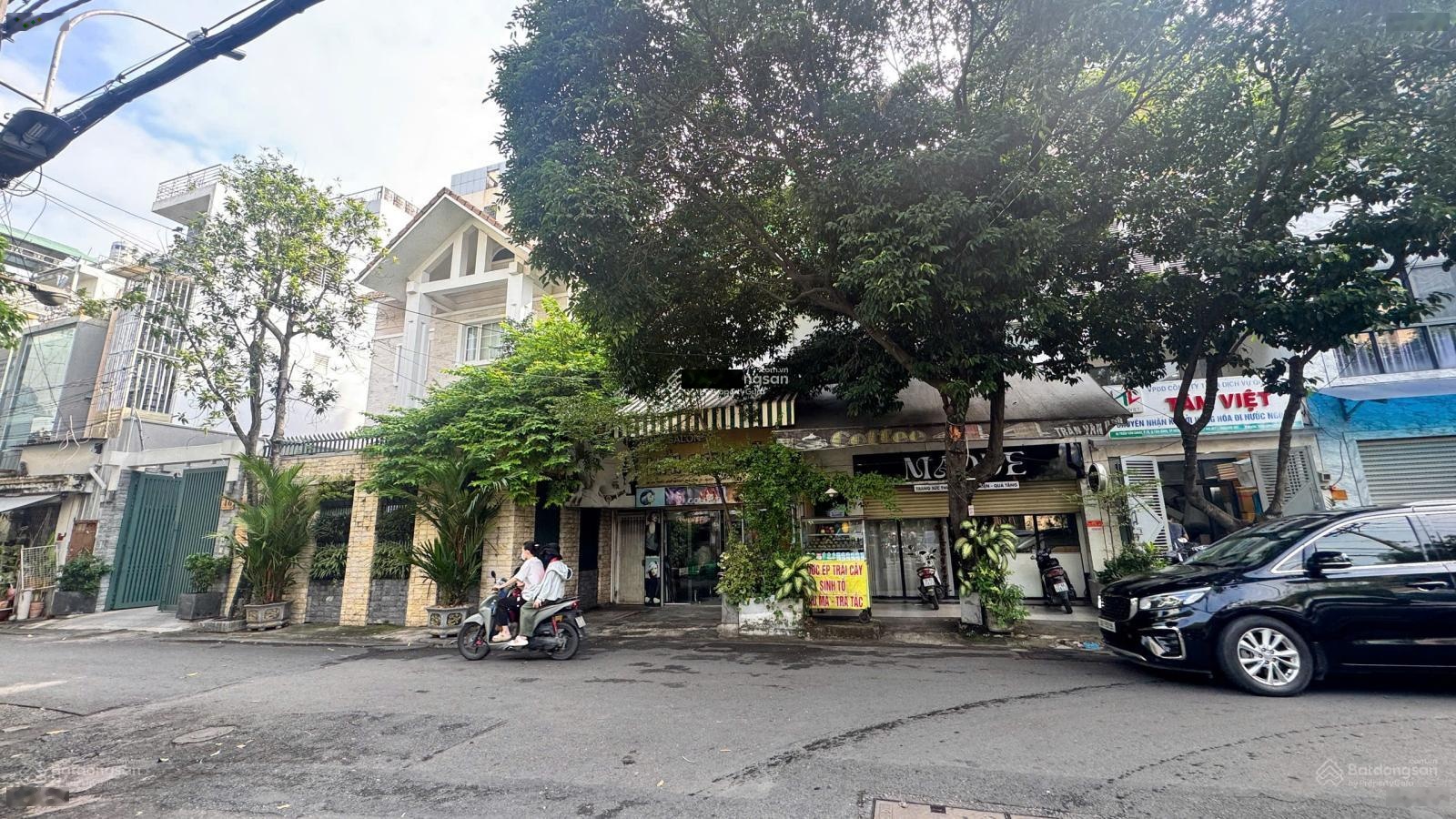 Bán nhà mặt tiền ngay Hoàng Hoa Thám 11x18m, cn: 200m2, KC: 5 tầng. Giá chỉ 39 tỷ