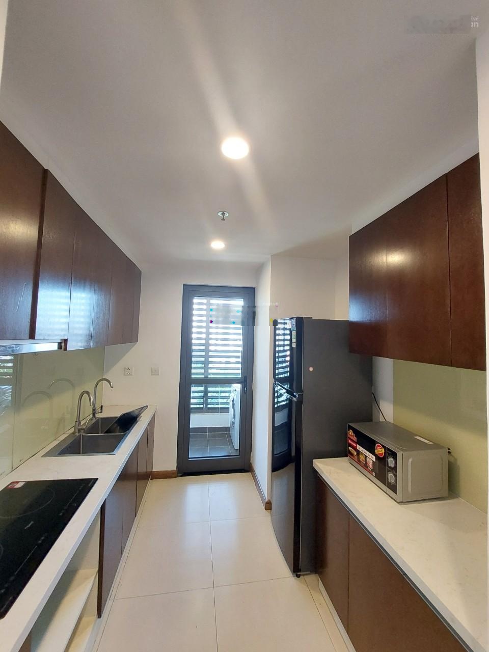 Nổi bật ! cho thuê căn hộ Golden Palm 21 Lê Văn Lương. DT: 65m2. 2 phòng ngủ 1wc. full đồ 15tr/th