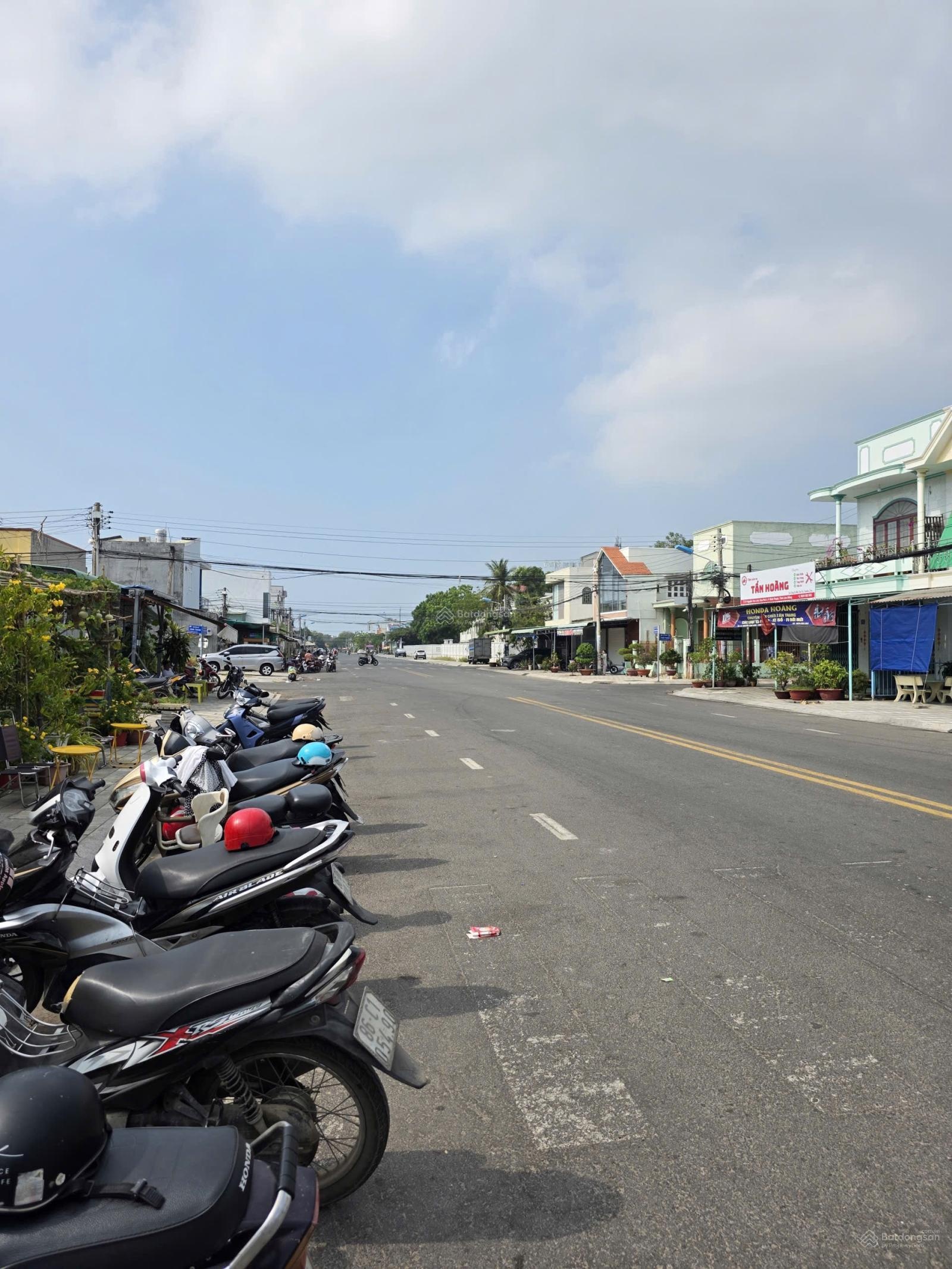 Bán Nhà Lô Góc Nguyễn Văn Linh Gần Cầu Văn Thánh