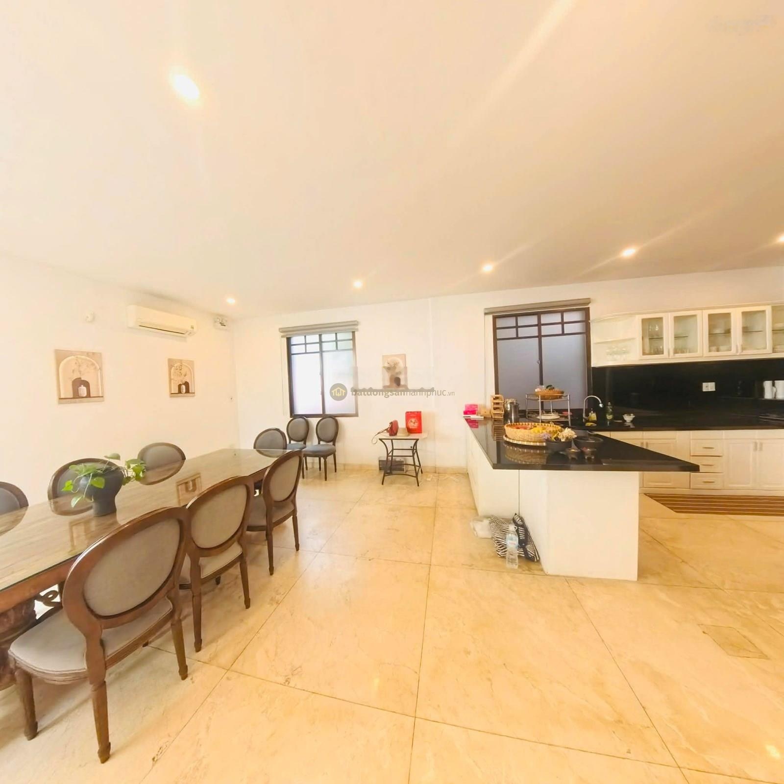 Bán biệt thự khu compoud 215 Nguyễn Văn Hưởng p Thảo Điền Q2.dt : 380m2, giá 130 tỷ