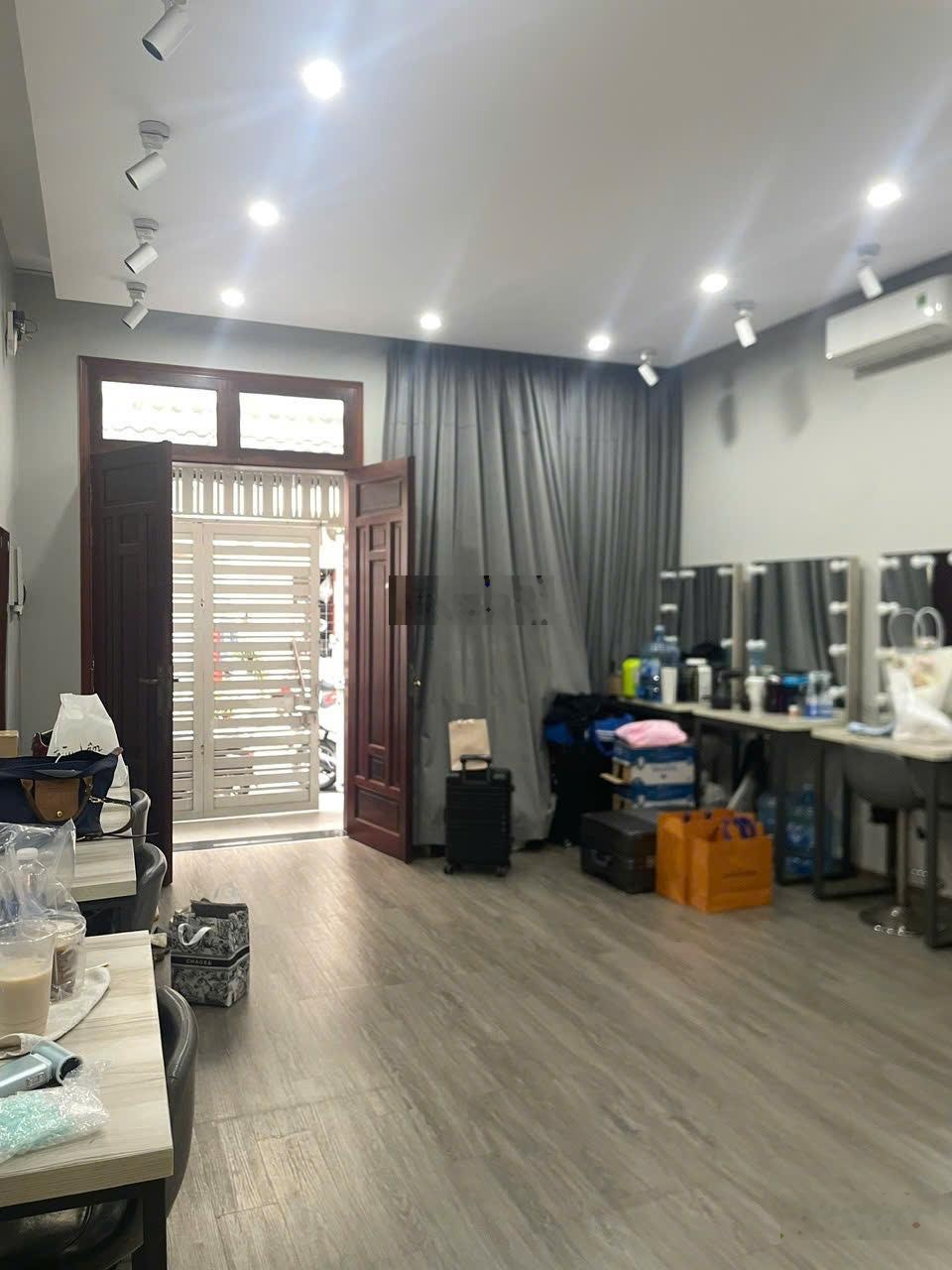 Nhà trung tâm quận 1 3 tầng giá tốt hiếm có