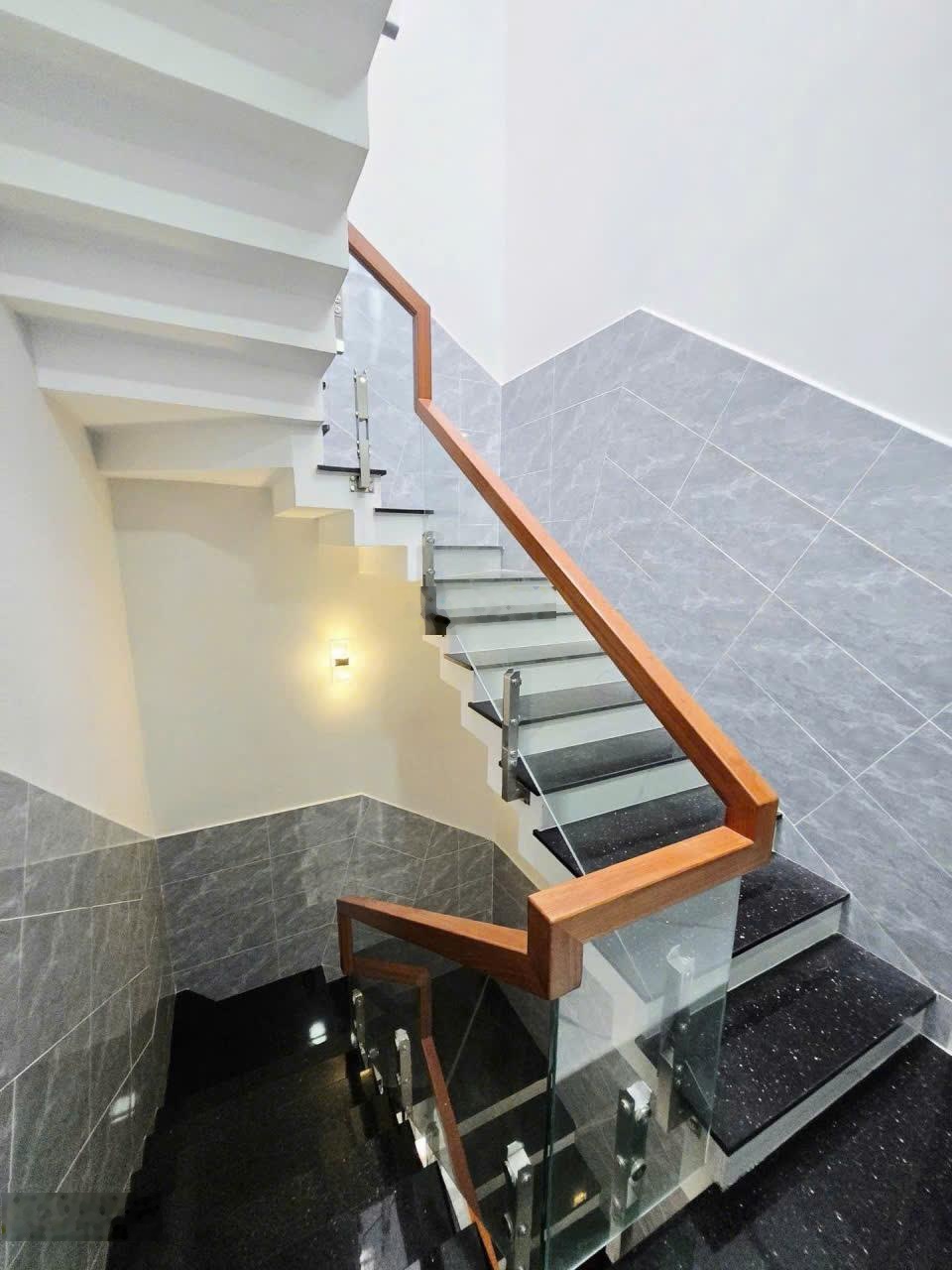 Nhà mới xây tân phú-4 tầng - diện tích 64m2-giá 9 tỷ 200 thương lượng(n63)