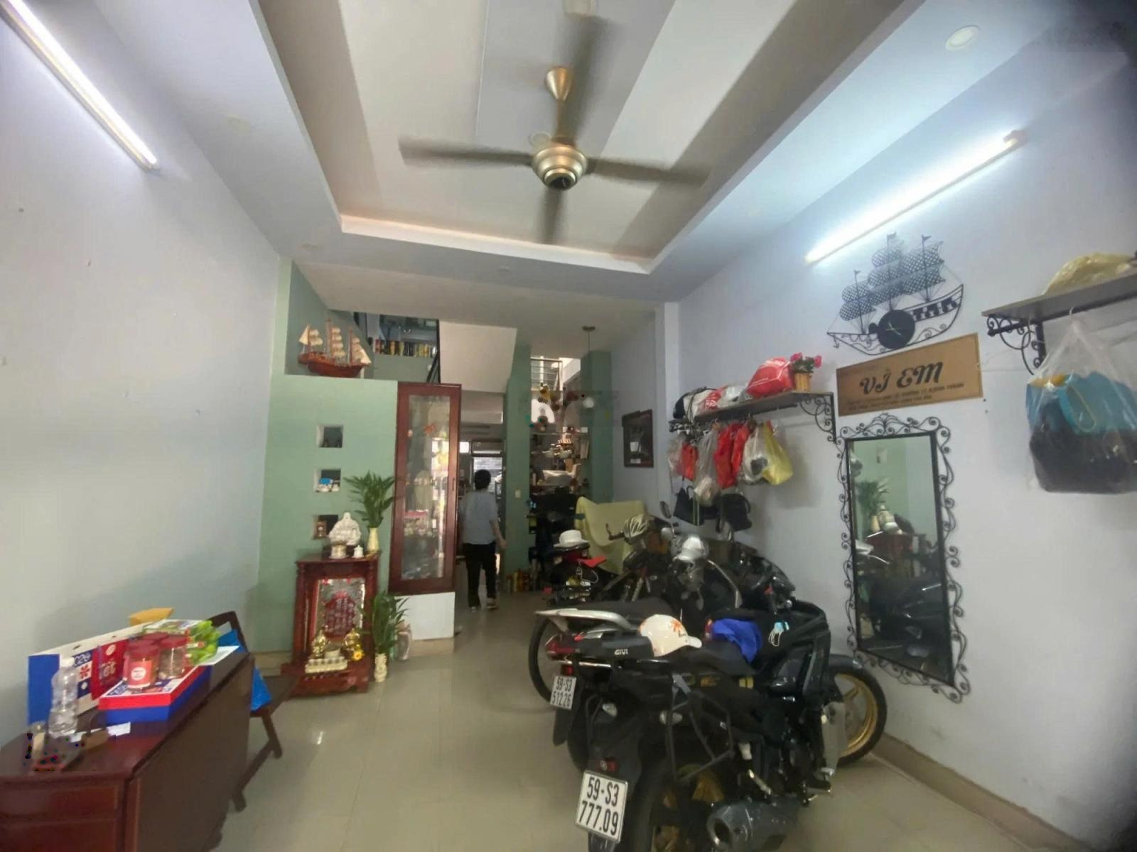 Bán nhà riêng tại Bình Lợi, 12,6 tỷ, 60 m2, 4PN, 3WC, hướng Đông Nam