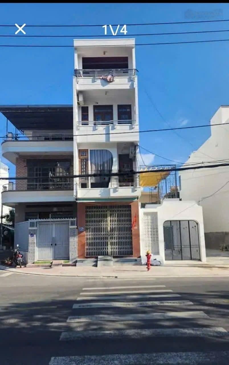Nhà mặt tiền số 129 (179) Điện Biên Phủ, DT đất 86,8m2, DT sàn xây dựng 332,6m2. Cách biển 500m.