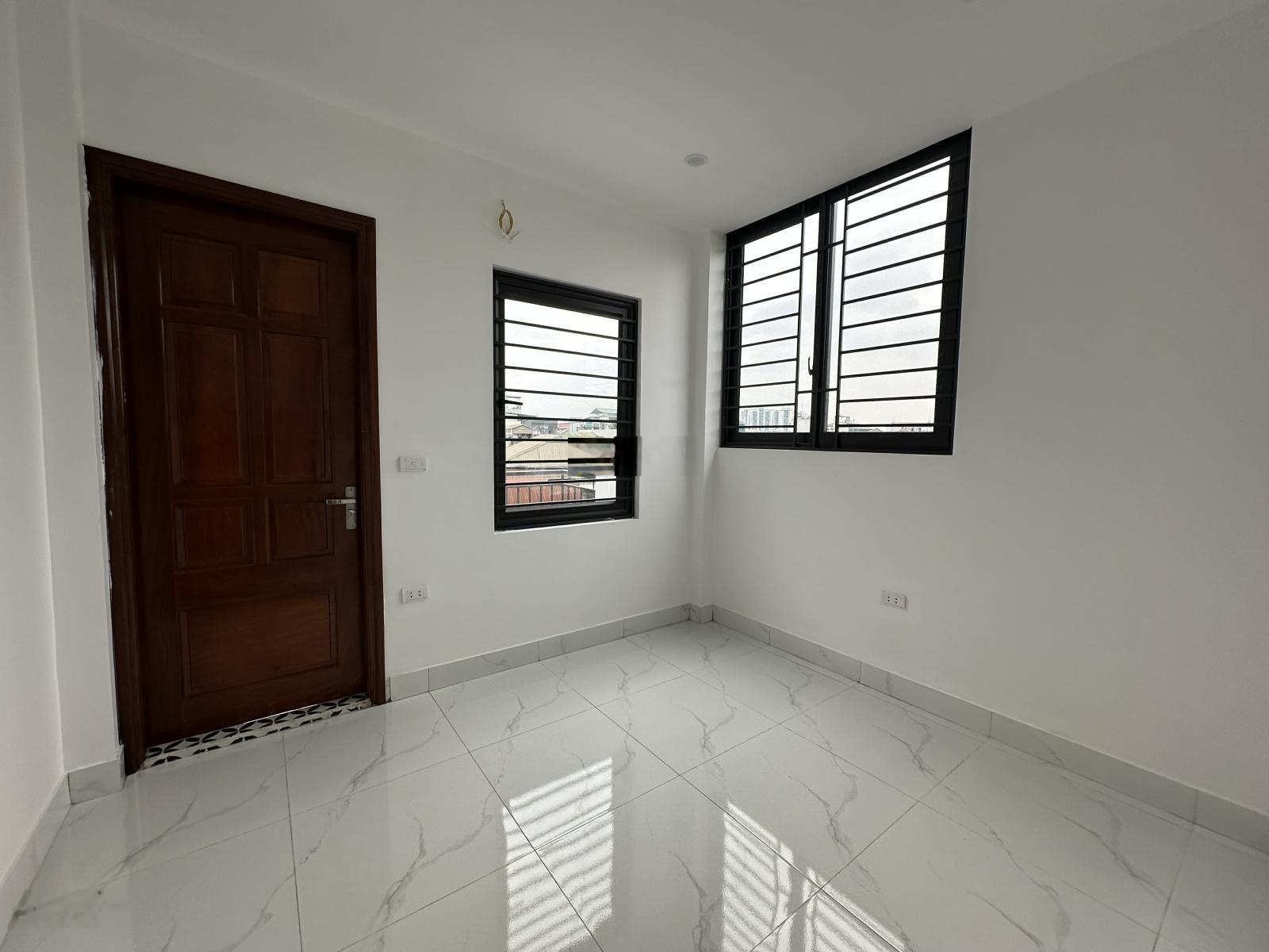 Cực hiếm! Bán nhà Trương Định 36m - 6 tầng thang máy VF3 đỗ cửa ngõ thông, KD, khu dân cư đông đúc