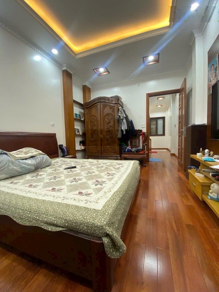 10m ra ô tô tránh, nhà Khương Đình, gần vin Cao xà lá, dân xây, mặt tiền rộng, ngõ ba gác tránh