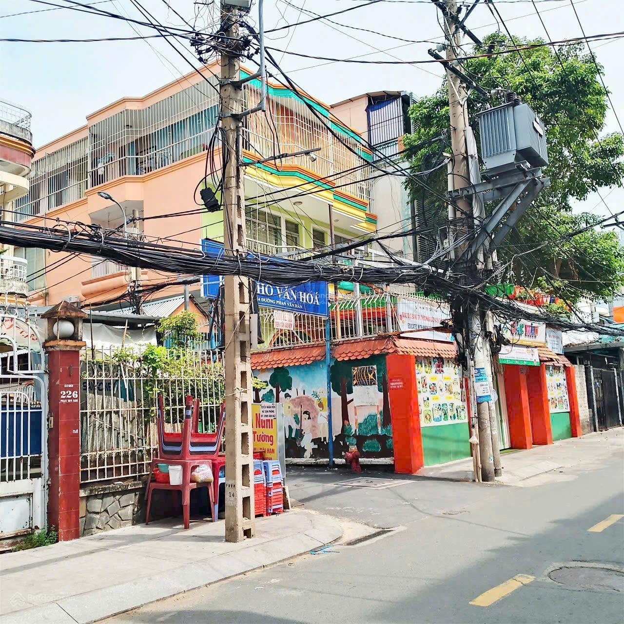 Góc 2 mặt tiền Phan Văn Hân ngay Điện Biên Phủ, 200m qua Quận 1 , DT : 9.4x23m, 3 Tầng,giá 42.5 Tỷ