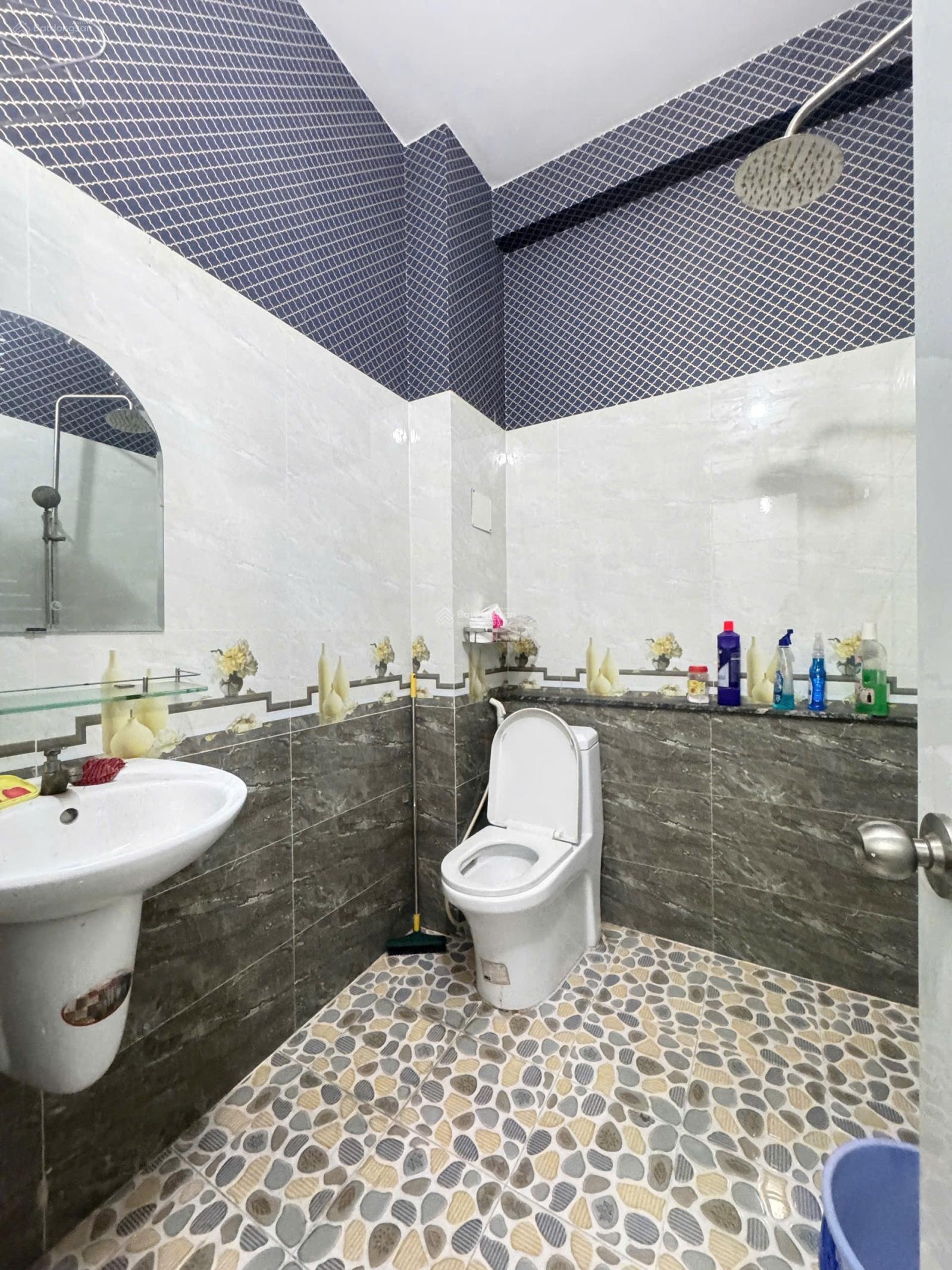 Bán nhà cùng hẻm Hiệp Thành City, DT: 4x16m, 5 tầng, sàn 242m2, giá chỉ 6.8 tỷ