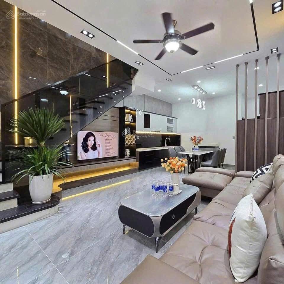 Nhà đẹp 2 tầng - DT: 5 x 13.5m - đường Cách Mạng Tháng 8 Q.TB - Giá chỉ : 8.5 tỷ TL