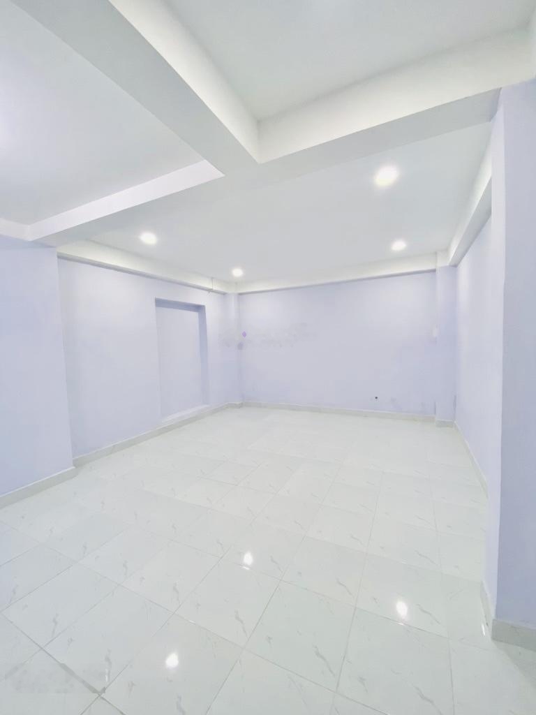 Bán nhà 1/Đường Cách Mạng Tháng 8 - HXH quay đầu, sát tuyến Metro 64M2- 3 tầng BTCT- Giá chỉ 9,4 tỷ
