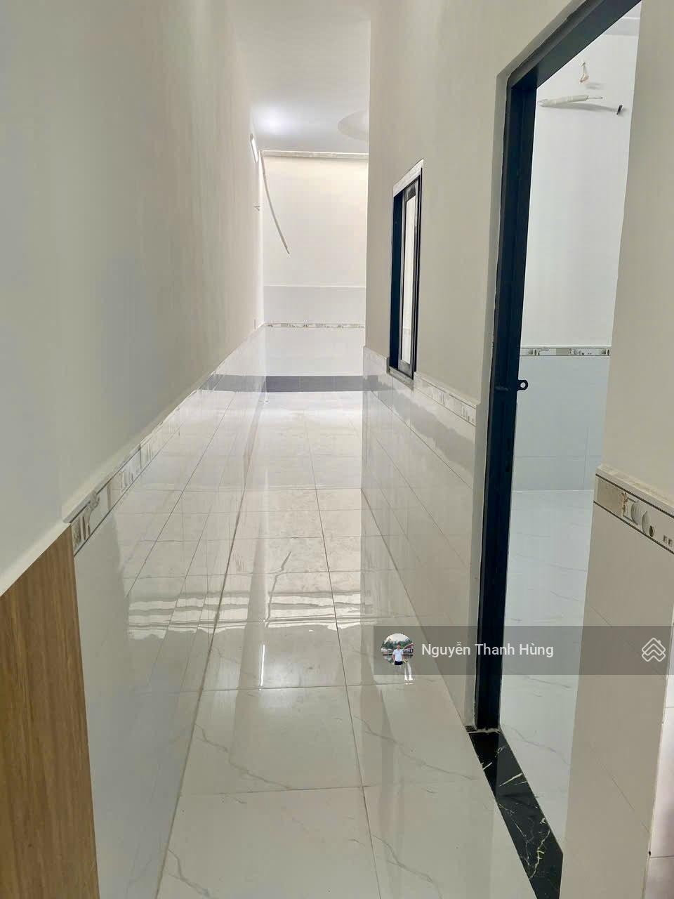 Bán nhà 2 tầng đúc xe hơi ngủ trong sân lê văn khương q12 giá rẻ 5,4 tỷ diện tích 105m2 (4,3x25)