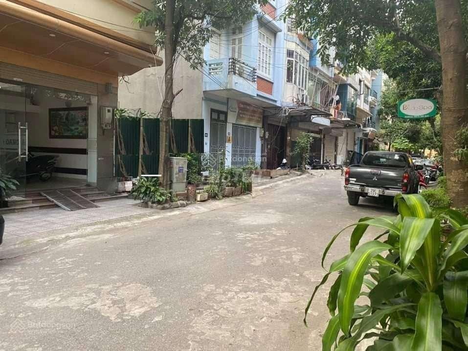 Gia Chủ đổi nhà cần bán nhà phân lô ô tô - 106 Hoàng Quốc Việt DT sổ đỏ:77m2 - MT 7.7m - giá 25 tỷ
