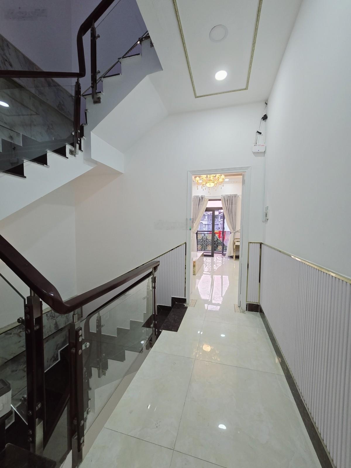 Nhà chính chủ bán gấp đường Phú Định Quận 8 DT 72m2 xe hơi tận cửa giá tốt 4,5x16m 3 tấm 4 PN