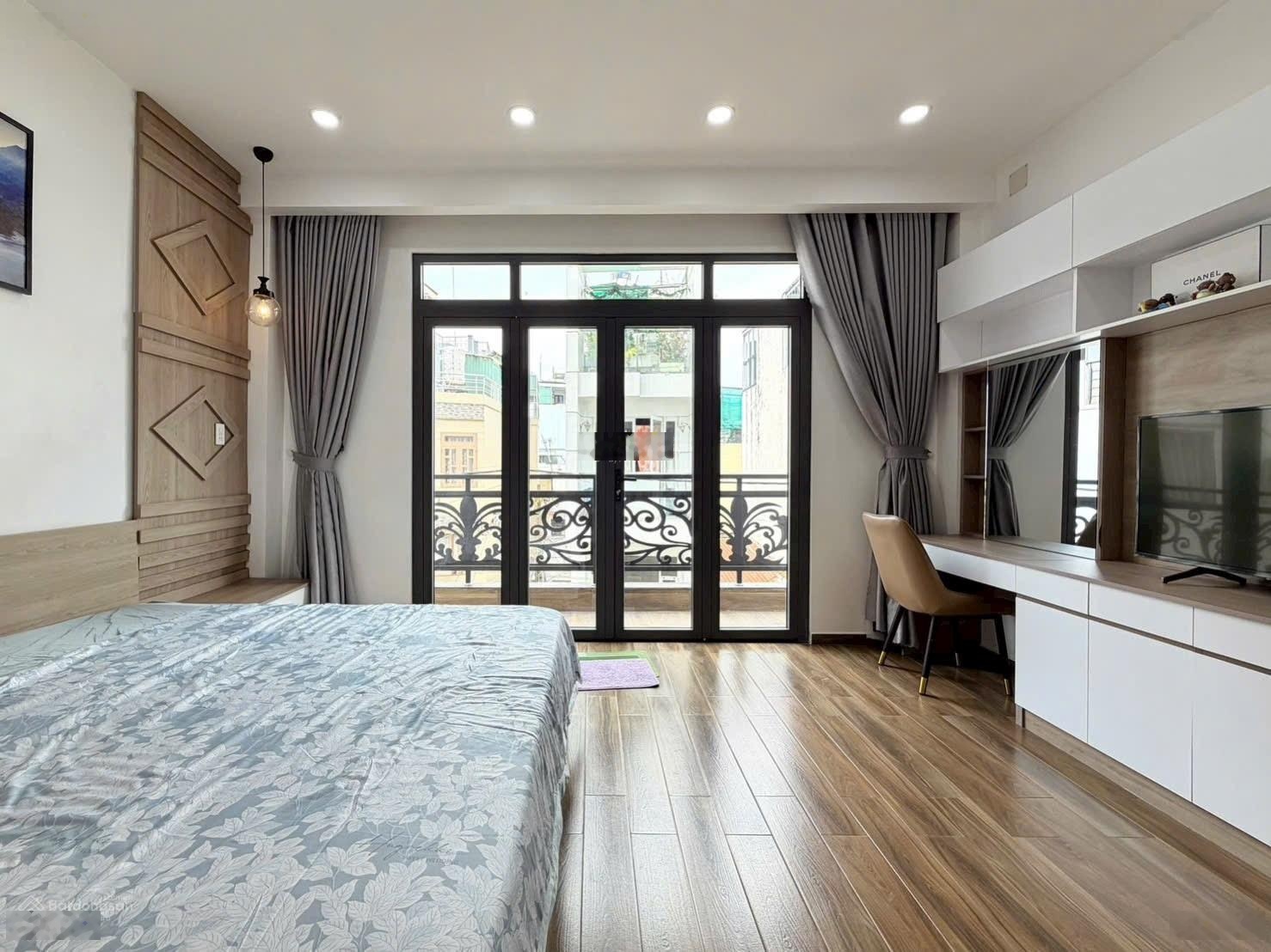 Vị Trí Đẹp Ngay Công Viên Sát ĐH Văn Lang Bán Nhà Đặng Thùy Trâm 4 Tầng Hoàn Công 5x16m chỉ 13,9 tỷ