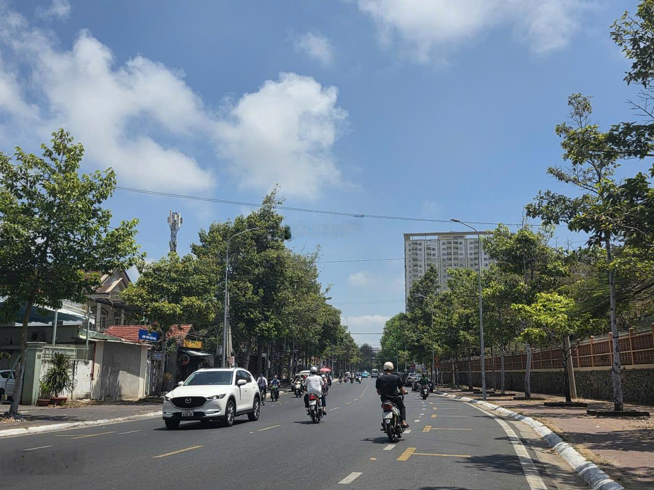 Cho thuê nhà cấp 4 ngang 18m mặt tiền võ thị sáu vũng tàu 450m2 giá 70tr/ tháng