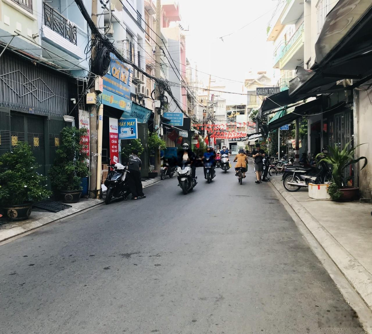 Bán đất tặng nhà 47m2 Trường Chinh, Hoàng Hoa Thám, Tân Bình, hẻm như mặt tiền vị trí kinh doanh
