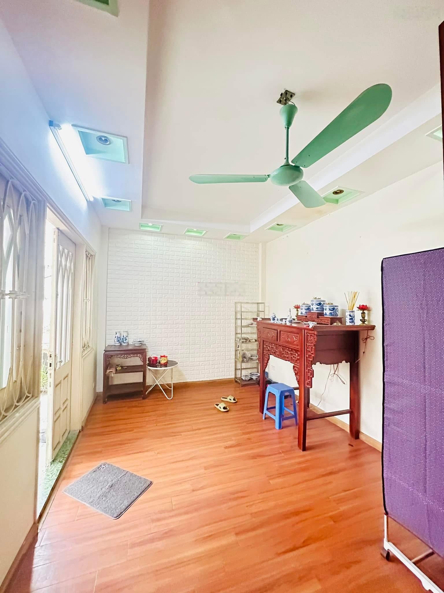Vô cùng hiếm phố vip! Thái Hà, ô tô đỗ cạnh nhà, ngõ thông, lô góc, view bể bơi, nhà mới, 38m2*5T