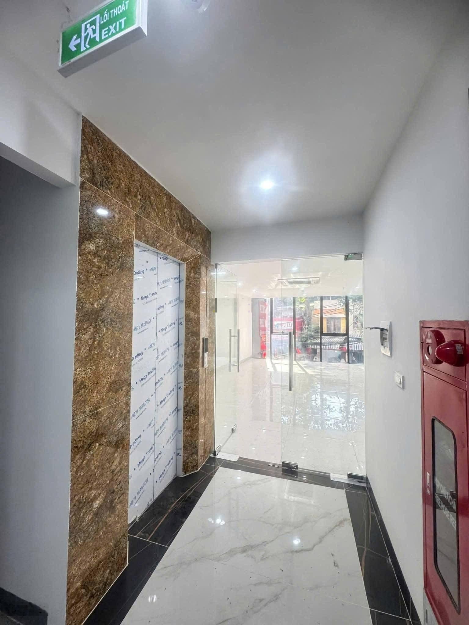 Bán toà VĂN PHÒNG 2 mặt tiền mặt phố Nguyễn Hoàng - Nam Từ Liêm - Cầu Giấy, 82m2 x 8T. 46 tỷ.