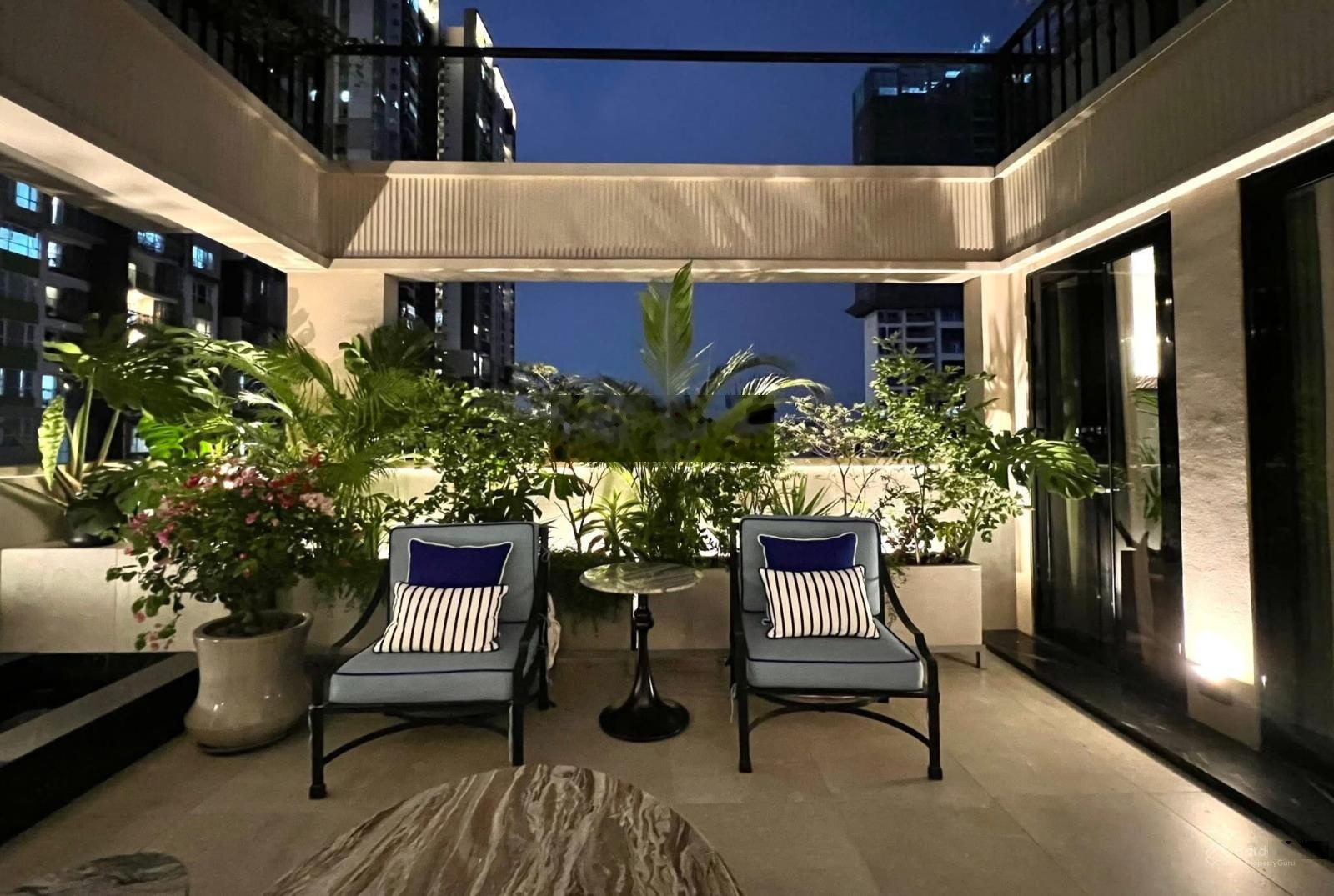 Toà nhà văn phòng MT Nguyễn Thanh Sơn, DT 10x20m - 7 tầng, 1000m2 sàn. Giá 350tr/th