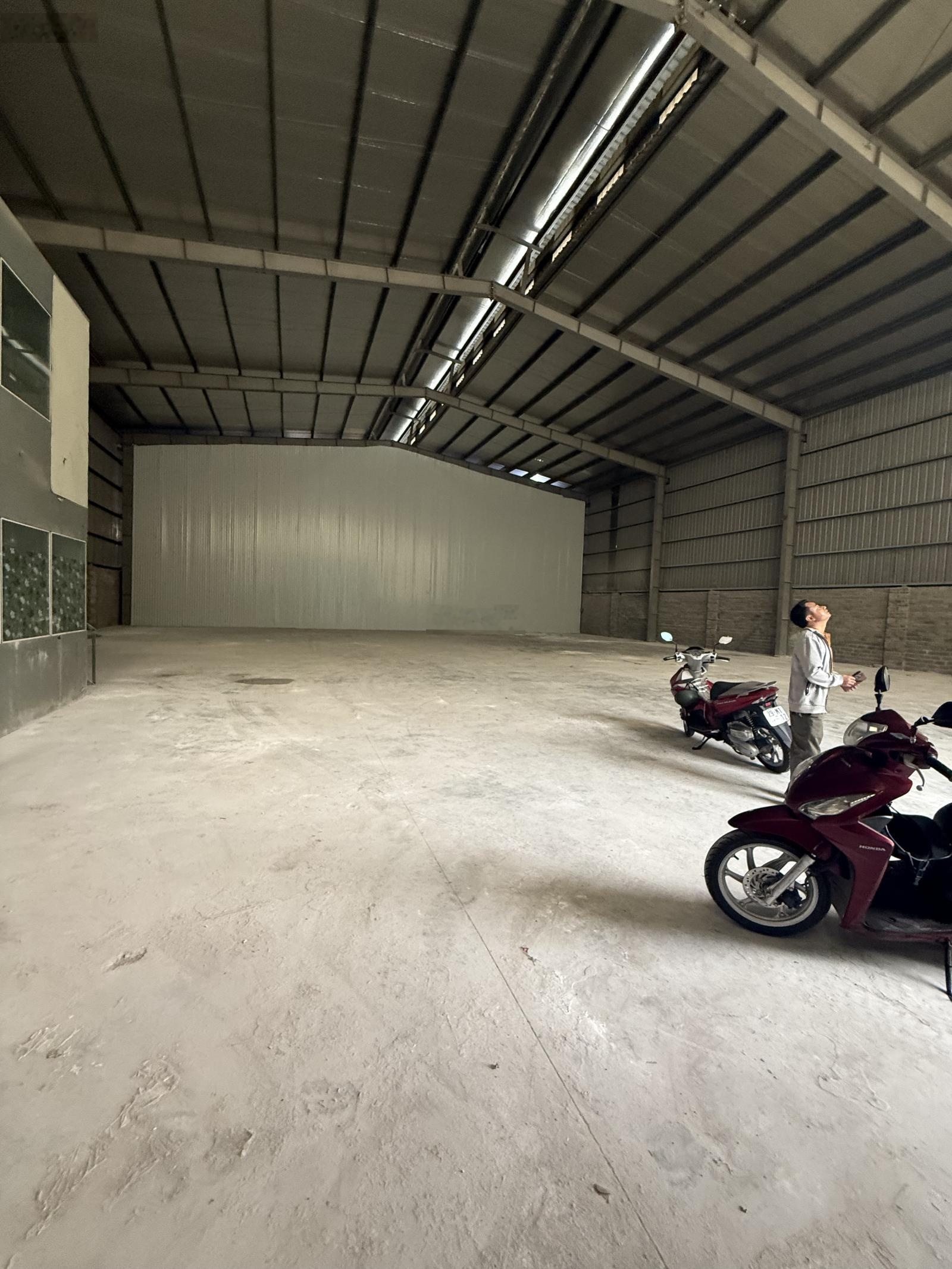 Cho thuê kho 700m Thanh Trì Hà Nội, cont, khung zamil,