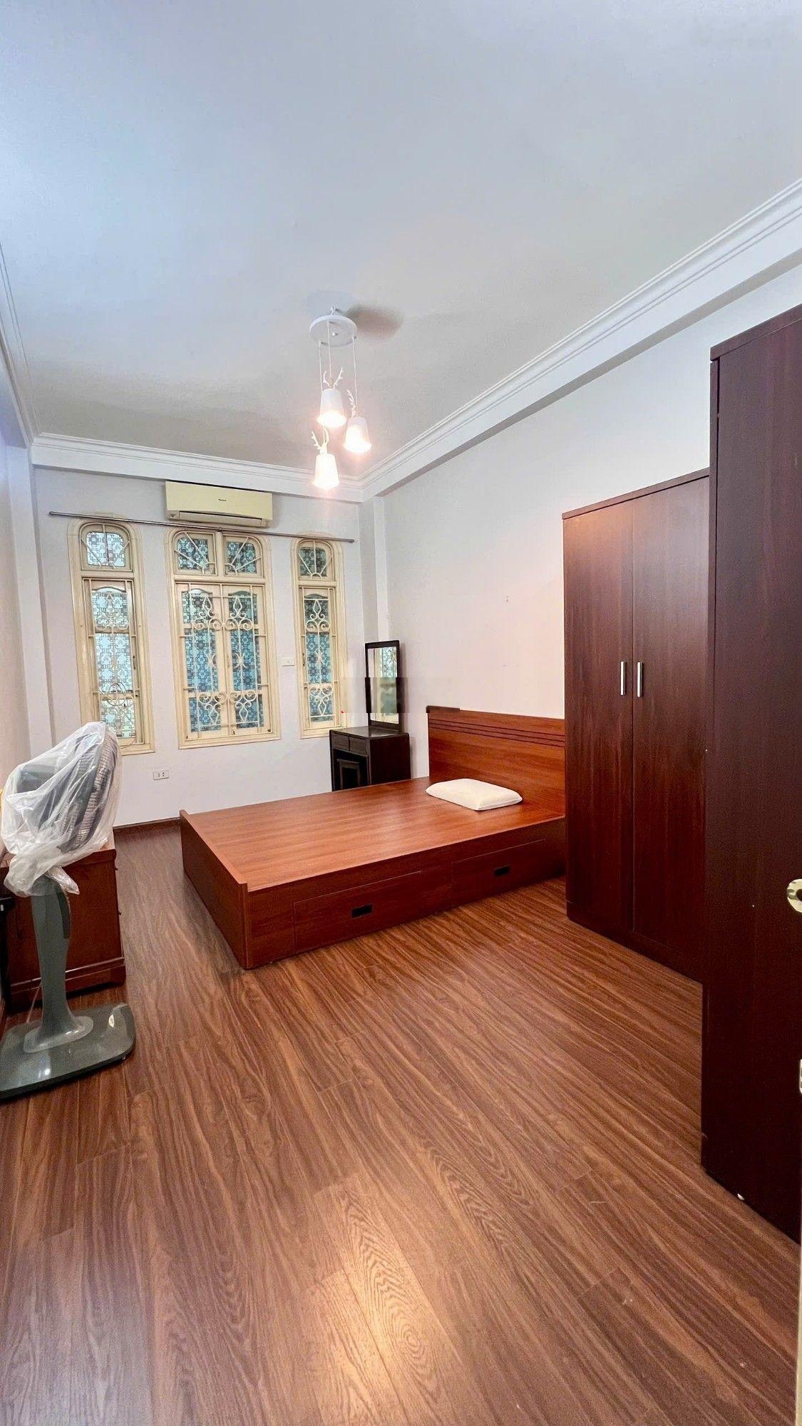 Bán nhà lô góc 2 thoáng hồ đền lừ ô tô đỗ cửa