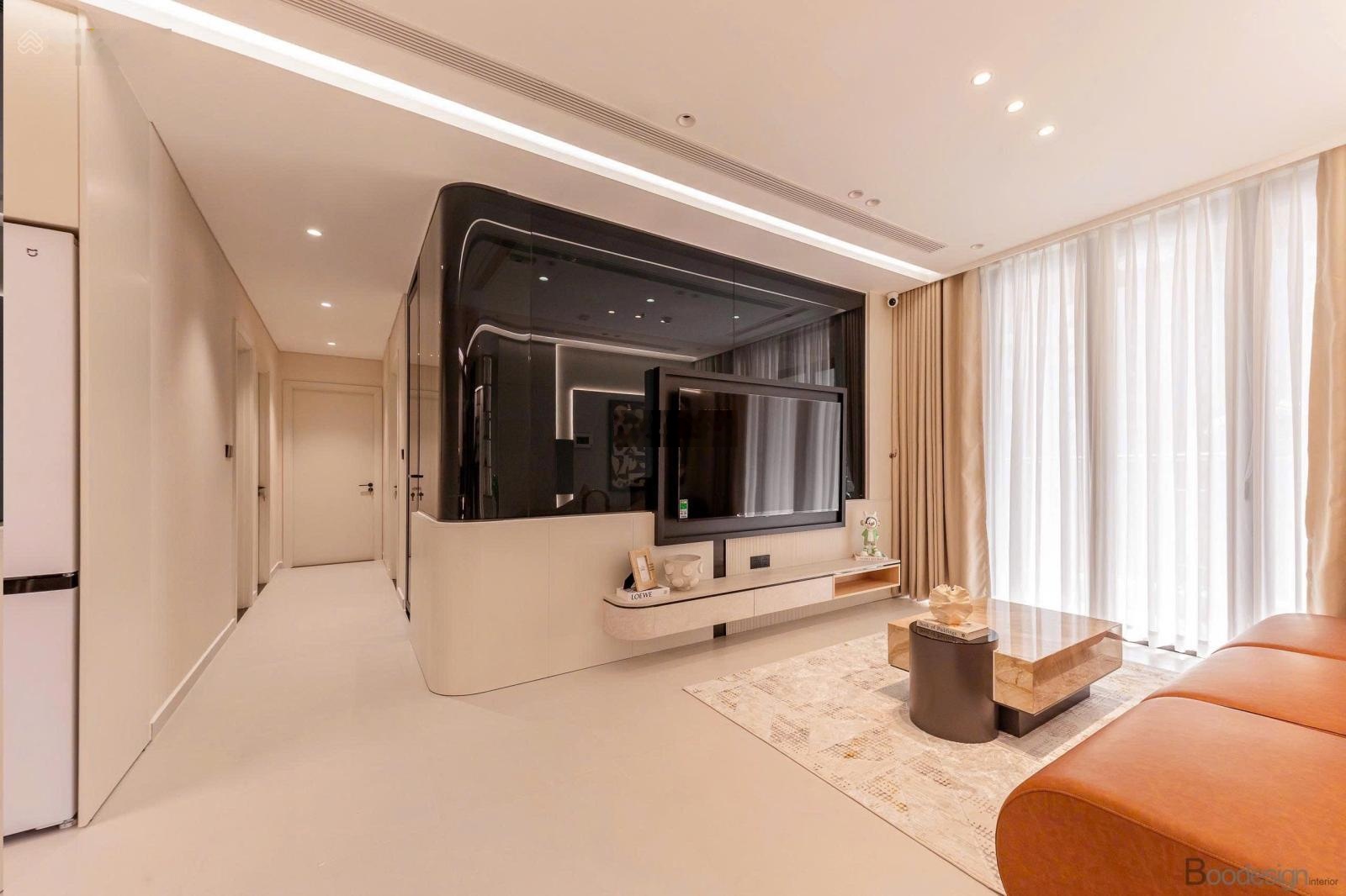 Bán gấp căn hộ 4PN, 3WC, 140m2 tại Vinhomes Central Park, 18 tỷ VND. Lh: 0936021555
