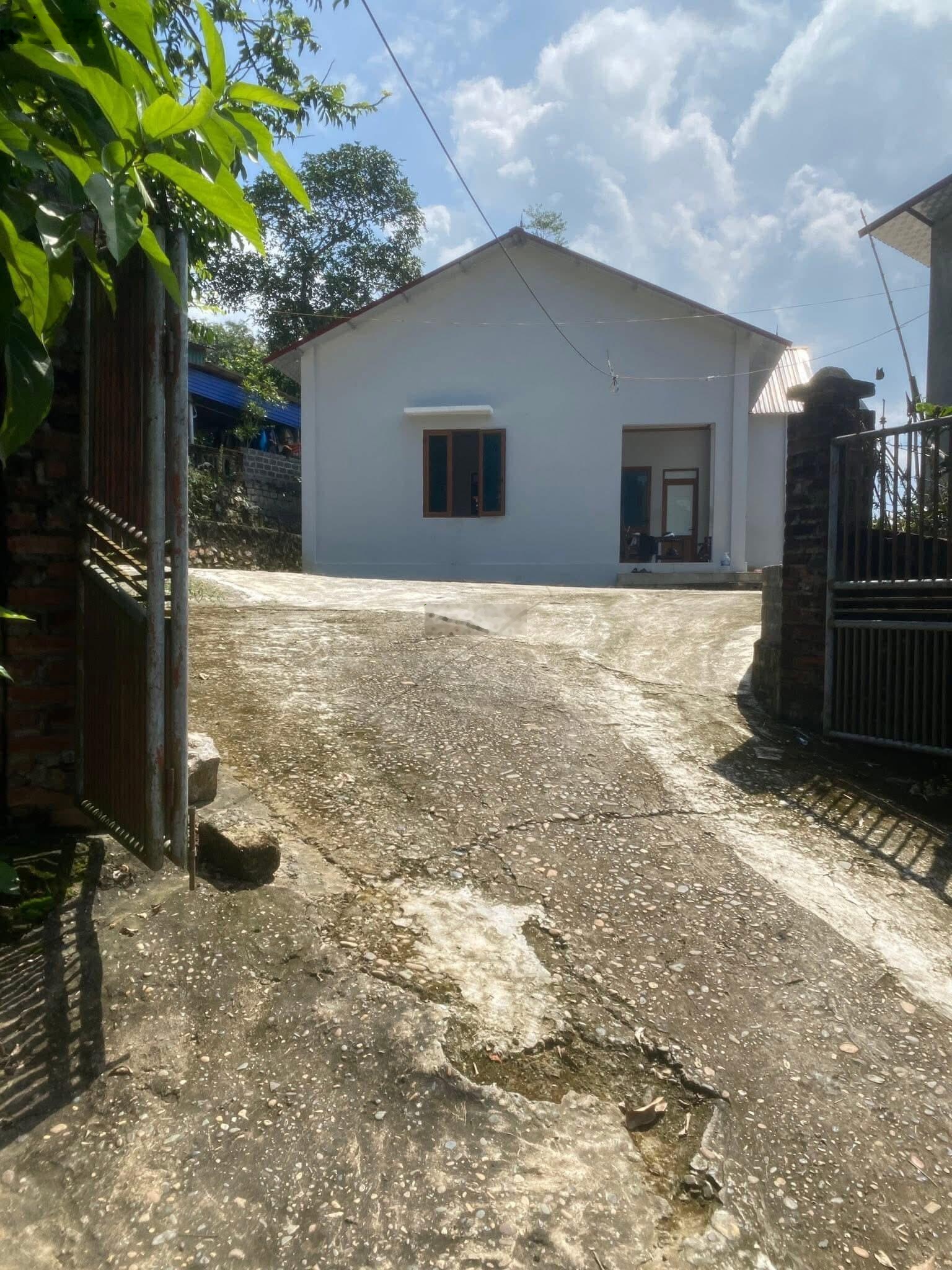 BÁN NHÀ TẠI MÔNG HOÁ - HOÀ BÌNH CŨ 1700m đất sẵn nhà mới xây, 300m thổ cư còn lại đất vườn
