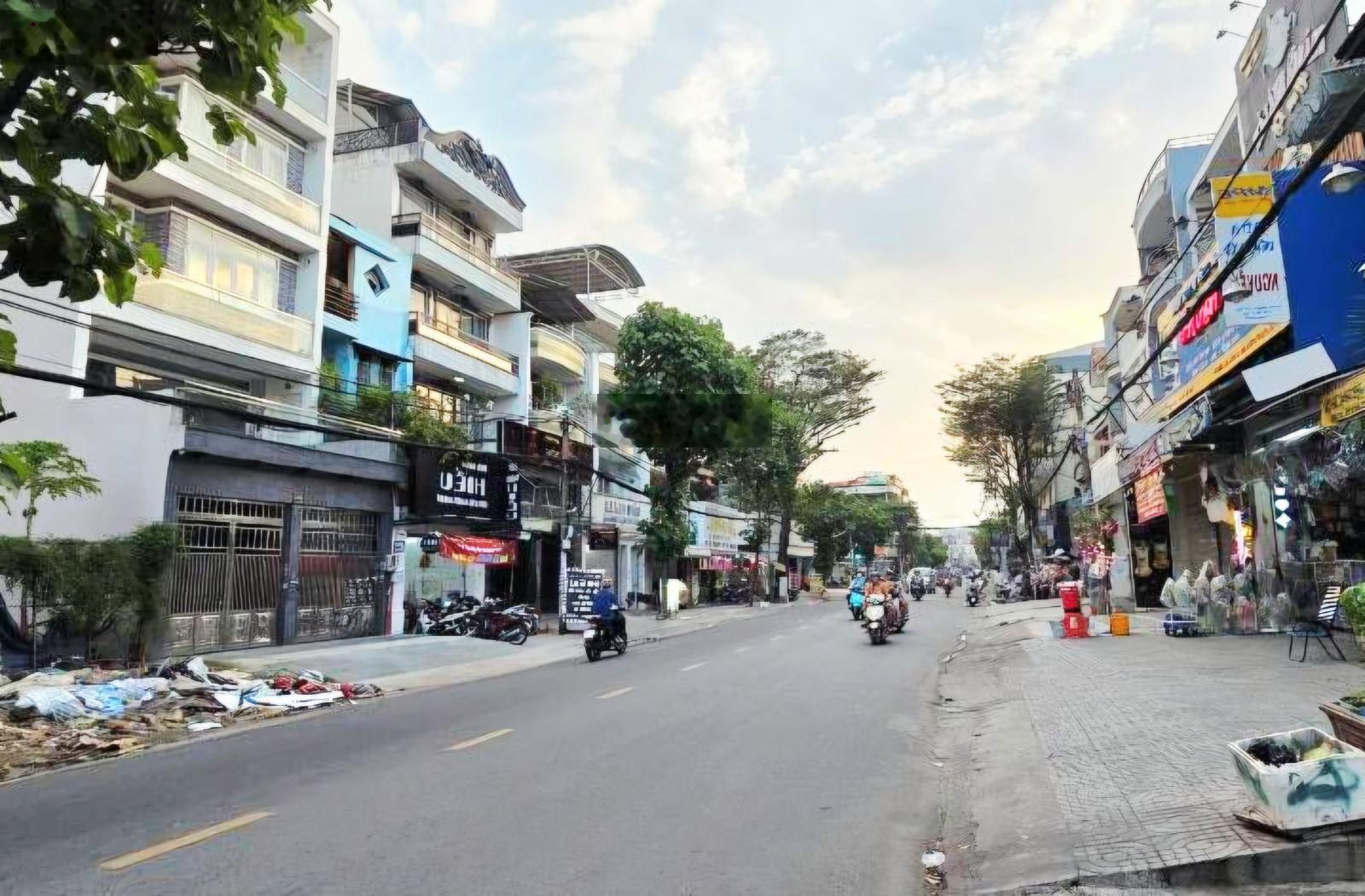 Bình trị đông ,tên lửa - nhà 4 tầng ,nguồn thu sẵn 45tr/th - ngang 5m - hxt 1 trục