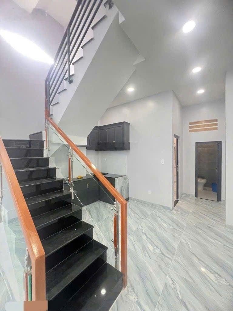 Nhà hậu giang - quận 6 - hẻm xe hơi thông - 52m2 - 3 tầng - ngang 4.3m - 6.x tỷ