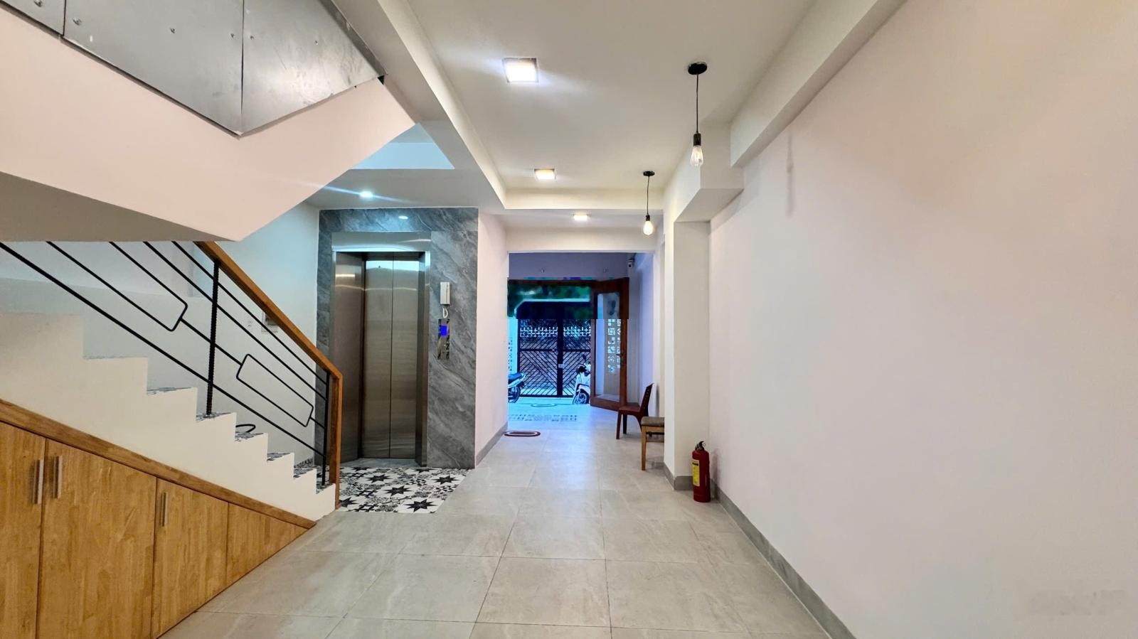 Bán Căn hộ 7 tầng dòng tiền 25tr/tháng Nam Nha Trang, cách biển 1km, thang máy, giá chỉ 9 tỷ